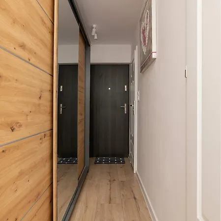Piastow Comfy With Balcony & Office In By Renters Διαμέρισμα *