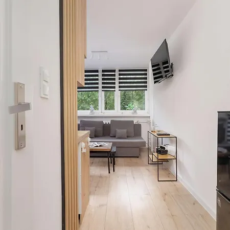 Piastow Comfy With Balcony & Office In By Renters Διαμέρισμα *