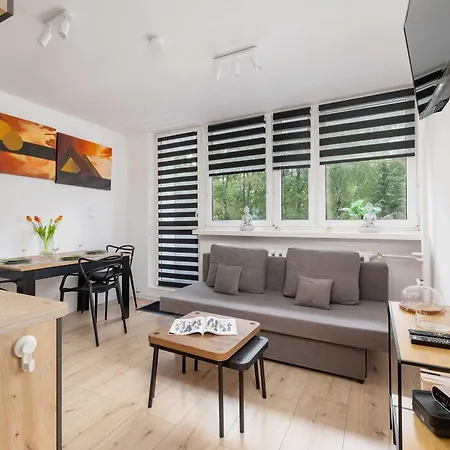 Piastow Comfy With Balcony & Office In By Renters Διαμέρισμα