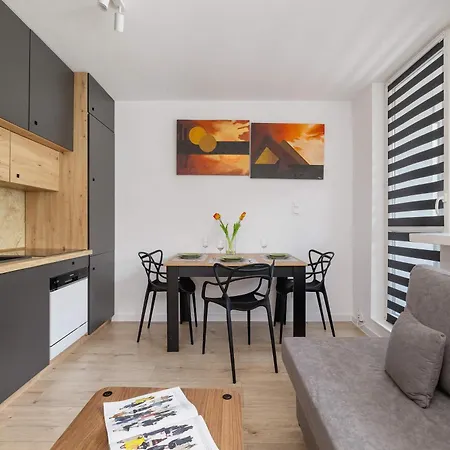 Piastow Comfy With Balcony & Office In By Renters