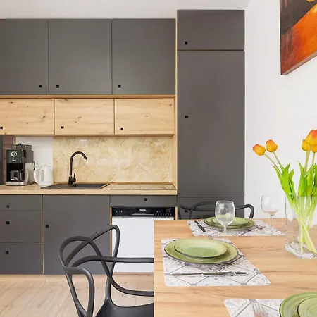 Διαμέρισμα Piastow Comfy With Balcony & Office In By Renters