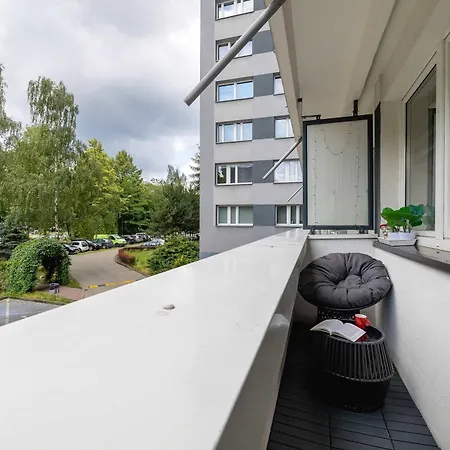 Διαμέρισμα Piastow Comfy With Balcony & Office In By Renters